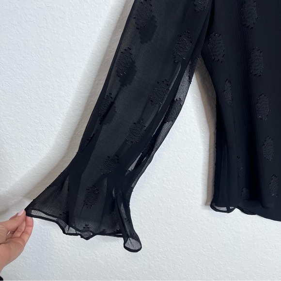 White House Black Market Long Sleeve V-Neck Clip Dot Blouse Size Large - Picture 5 of 10